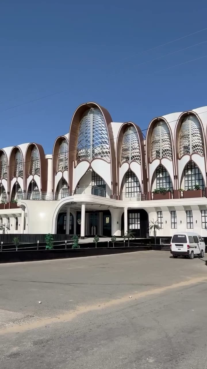 Tijorat obyekti, 705 m²